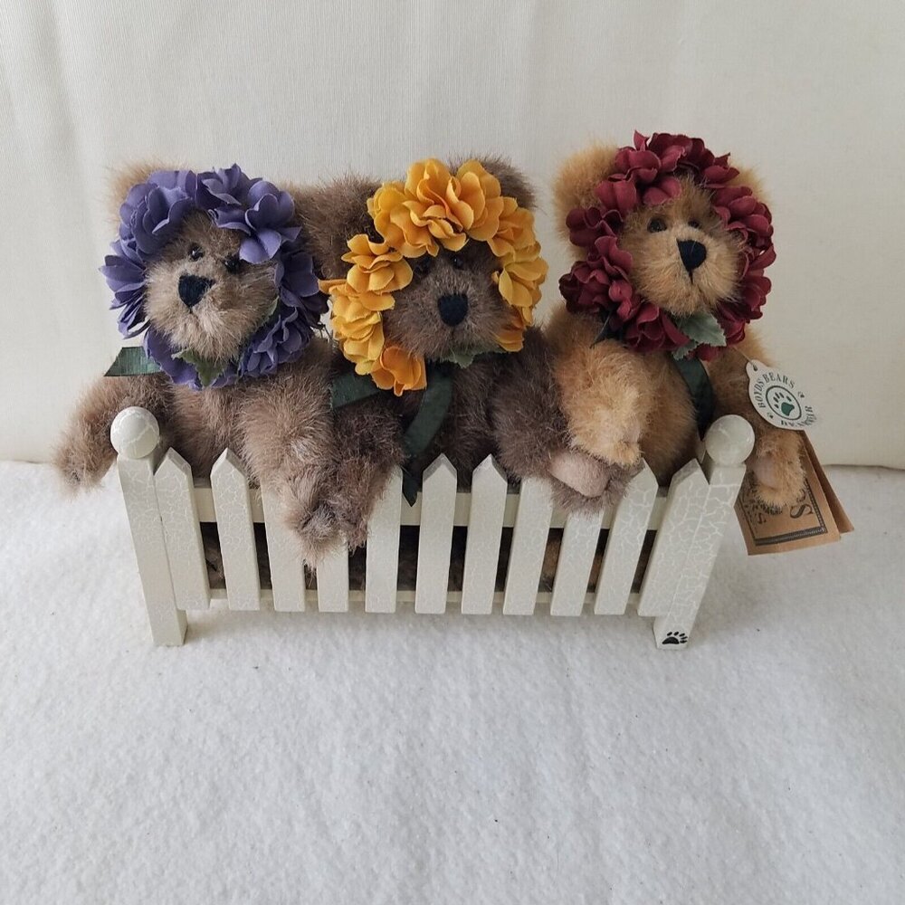 Boyds Bears three plush garden picket fence NWT garden wreath COA 4-jointed